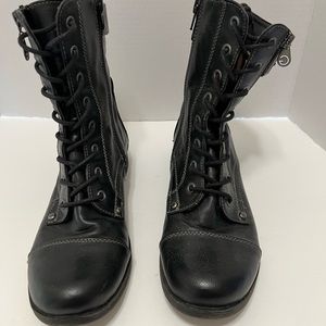 G by Guess combat moto boots EUC black sz 8.5 zipper and lace up.